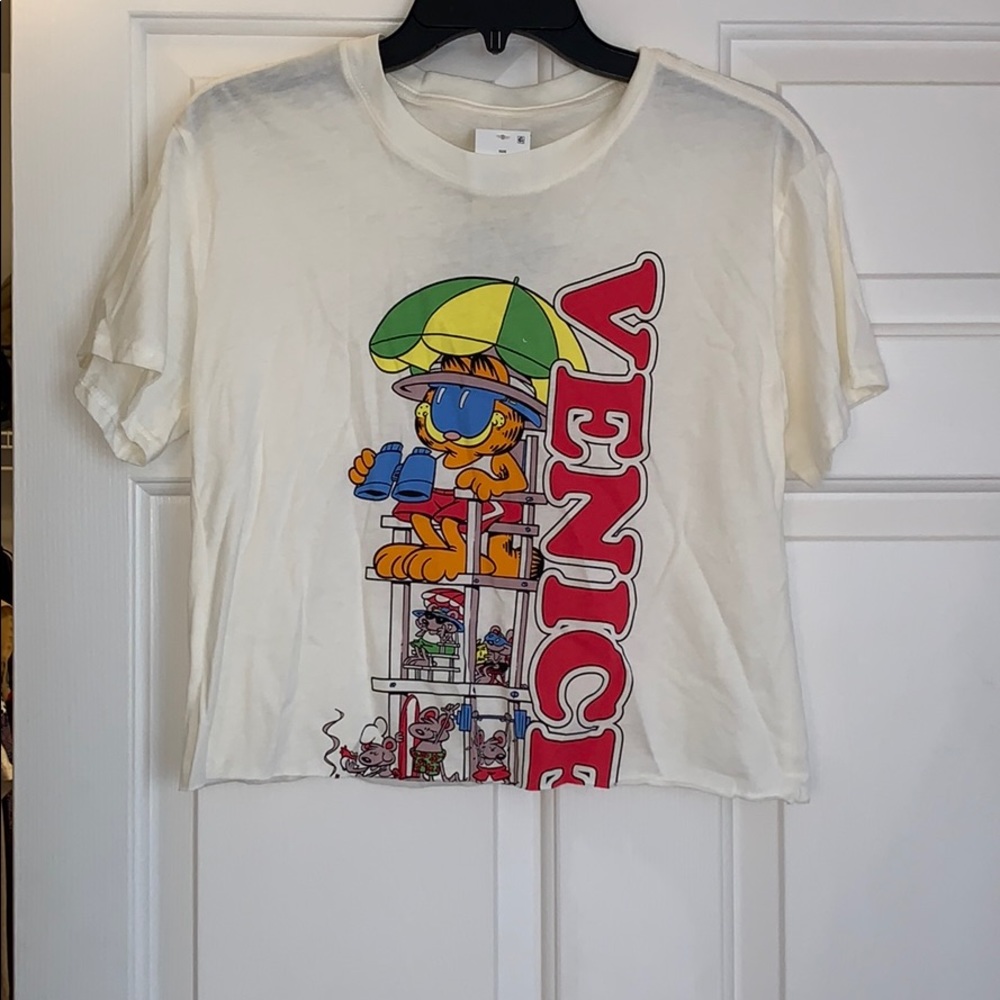 Cropped graphic tee